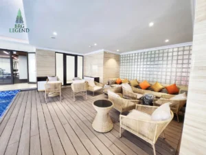 Khu vực Lounge chờ bể bơi tòa Legende Residence